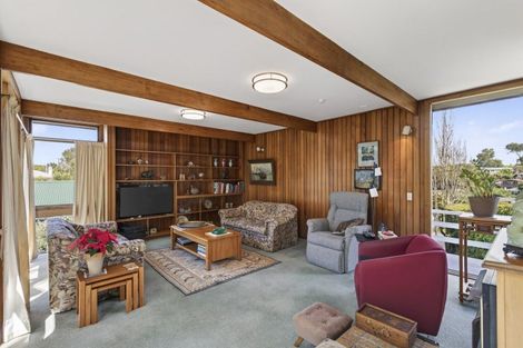 Photo of property in 9 Whitby Place, Westown, New Plymouth, 4310