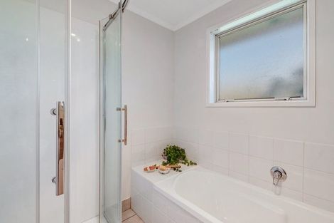 Photo of property in 8/262 Centreway Road, Orewa, 0931