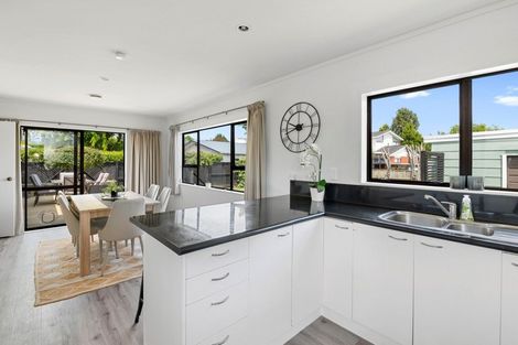 Photo of property in 6 Highbury Drive, Levin, 5510