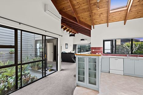 Photo of property in 16 Renoir Street, West Harbour, Auckland, 0618