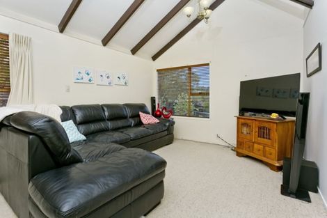 Photo of property in 1/62 Waiau Street, Torbay, Auckland, 0630