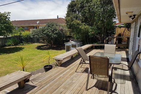 Photo of property in 37 Edmonton Road, Henderson, Auckland, 0612