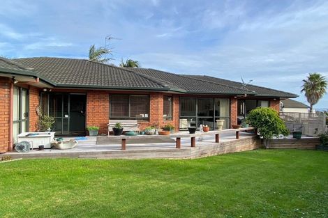 Photo of property in 25a Westerham Drive, Dannemora, Auckland, 2016