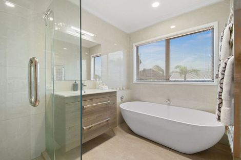 Photo of property in 8 Ferntree Terrace, West Harbour, Auckland, 0618