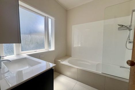 Photo of property in 3a Bayview Road, Hauraki, Auckland, 0622