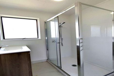 Photo of property in 4 Contessa Drive, Glenfield, Auckland, 0629