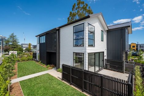 Photo of property in 32 Swanson Road, Henderson, Auckland, 0610