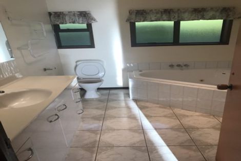 Photo of property in 13 Charles Dickens Drive, Mellons Bay, Auckland, 2014