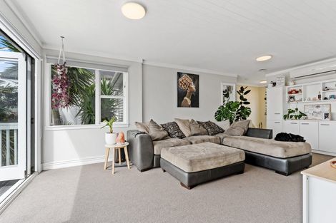 Photo of property in 75 Stanmore Bay Road, Stanmore Bay, Whangaparaoa, 0932