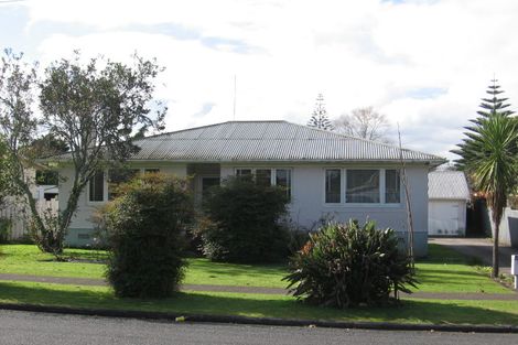 Photo of property in 39 Yeovil Road, Te Atatu Peninsula, Auckland, 0610