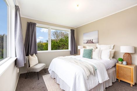 Photo of property in 16 Komata Grove, Waitangirua, Porirua, 5024