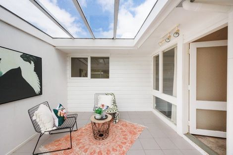 Photo of property in 17 Chilton Grove, Hokowhitu, Palmerston North, 4410