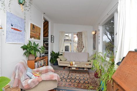 Photo of property in 10 Claremont Grove, Mount Victoria, Wellington, 6011