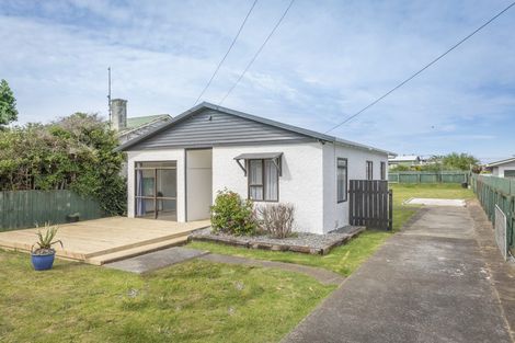 Photo of property in 117 Cornfoot Street, Castlecliff, Whanganui, 4501