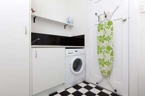 Photo of property in 87 Pendarves Street, New Plymouth, 4310