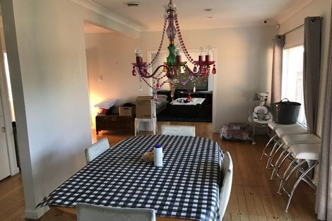 Photo of property in 28 Coles Crescent, Papakura, 2110