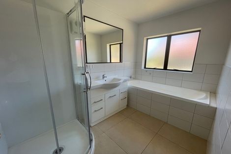 Photo of property in 12 Bosnyak Drive, Te Atatu South, Auckland, 0610