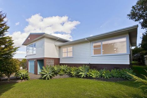 Photo of property in 27 Mcbreen Avenue, Northcote, Auckland, 0627