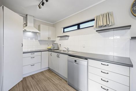 Photo of property in 2/25 Abercrombie Street, Howick, Auckland, 2014