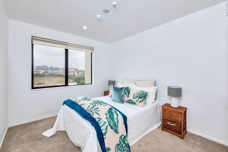 Photo of property in Apollo Apartments, 201/46 Rosedale Road, Rosedale, Auckland, 0632