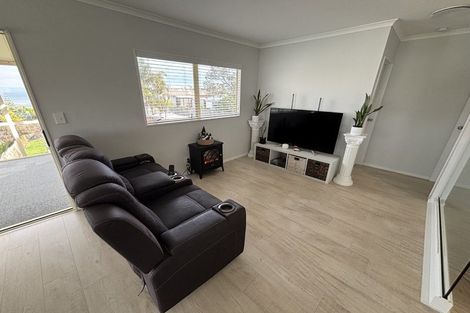 Photo of property in 49a Everard Avenue, Army Bay, Whangaparaoa, 0930