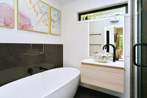 Photo of property in 15 Emlyn Place, Avondale, Christchurch, 8061