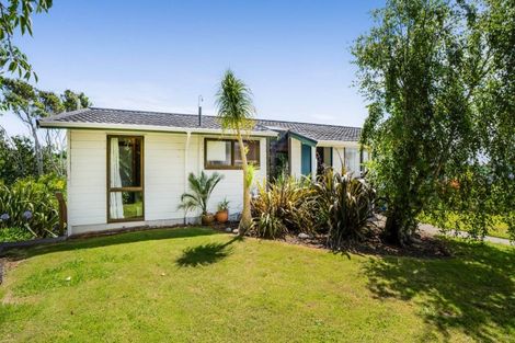 Photo of property in 17a Saint Ives Grove, Whalers Gate, New Plymouth, 4310