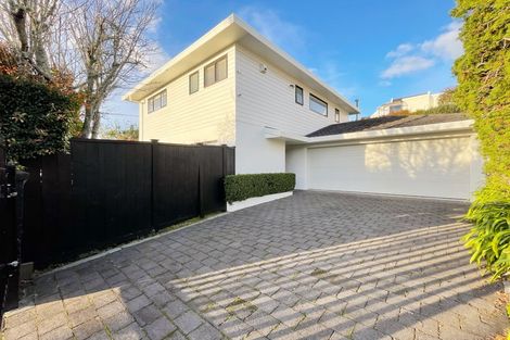 Photo of property in 78 Onewa Road, Northcote Point, Auckland, 0627