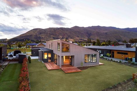 Photo of property in 3 Mcdonald Street, Wanaka, 9305