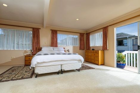 Photo of property in 13 Kiteroa Terrace, Rothesay Bay, Auckland, 0630