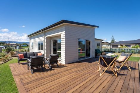 Photo of property in 5 Seagrass Place, Otaki Beach, Otaki, 5512