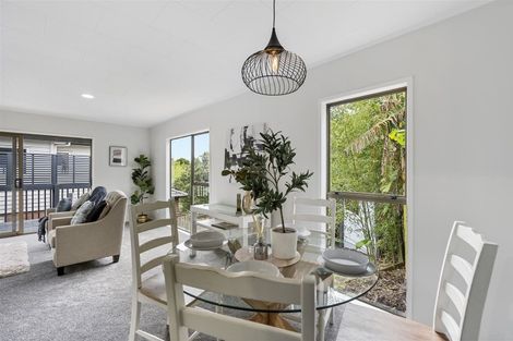 Photo of property in 70 Hutchinsons Road, Bucklands Beach, Auckland, 2014