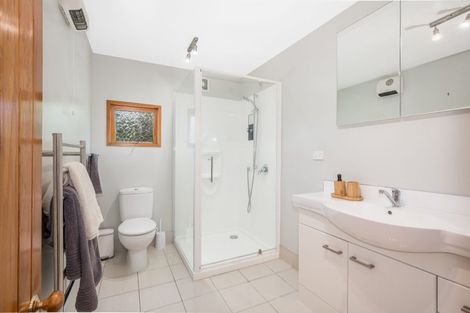 Photo of property in 5 Newnham Court, Tawa, Wellington, 5028