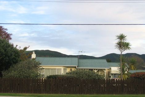 Photo of property in 10 Arawhata Road, Paraparaumu, 5032