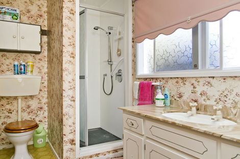 Photo of property in 354 Lake Terrace, Two Mile Bay, Taupo, 3330