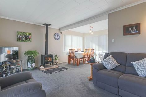 Photo of property in 5 Kowhai Street, Inglewood, 4330