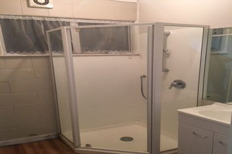 Photo of property in 15 Glencourt Place, Glenfield, Auckland, 0629