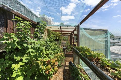 Photo of property in 4b Clerke Place, Marfell, New Plymouth, 4310