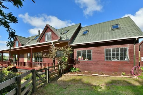 Photo of property in 2 Pineview Lane, Helensville, 0875