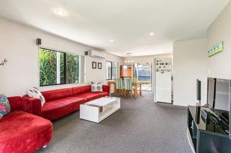 Photo of property in 2 Braeburn Place, Takanini, 2112