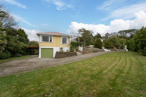 Photo of property in 1 Tainui Terrace, Tawa, Wellington, 5028