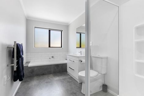 Photo of property in 310a Lakes Boulevard, Pyes Pa, Tauranga, 3112