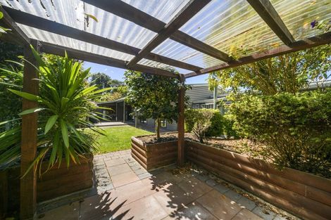 Photo of property in 24 Heathcote Place, Fitzherbert, Palmerston North, 4410