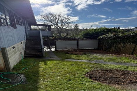 Photo of property in 2/521 Glenfield Road, Glenfield, Auckland, 0629