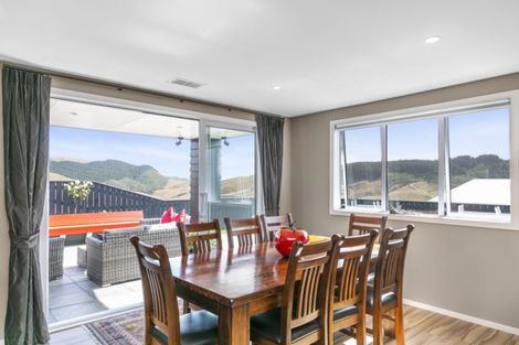 Photo of property in 117 Amesbury Drive, Churton Park, Wellington, 6037