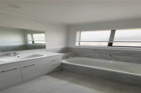 Photo of property in 12 Kahukaka Road, One Tree Point, 0118