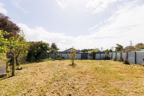 Photo of property in 19 Beach Street, Tangimoana, 4822