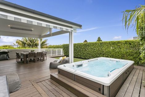 Photo of property in 35 Seaview Avenue, Northcote, Auckland, 0627