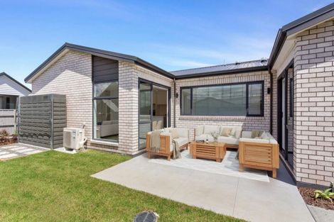 Photo of property in 32 Port Way, Rosehill, Papakura, 2113