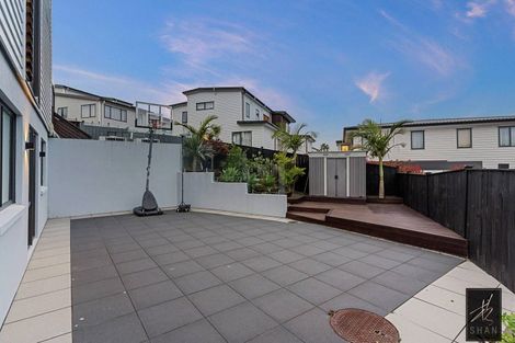 Photo of property in 21 Colliston Rise, Pinehill, Auckland, 0632